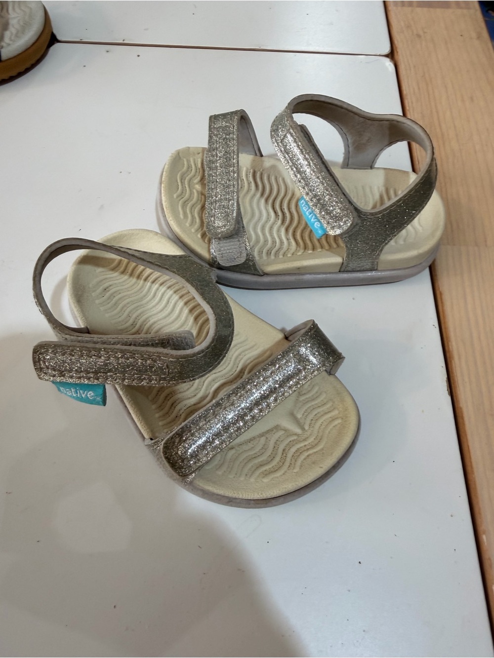 Native Kids Glitter Strap Sandals in Silver